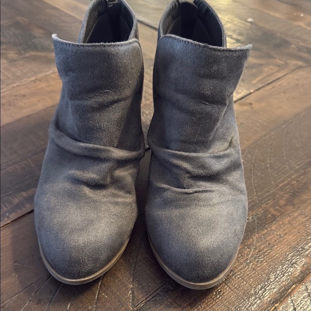 Report Gray Heeled Boots with Suede Texture 9W